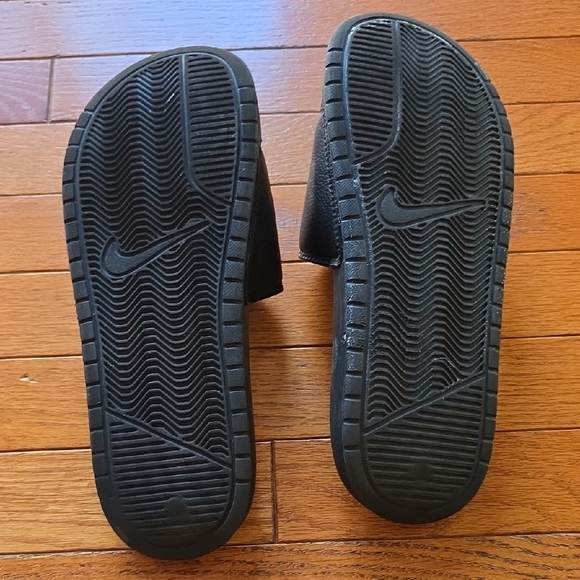 Nike Black and White Slide Sandals Size 8 - Picture 5 of 7
